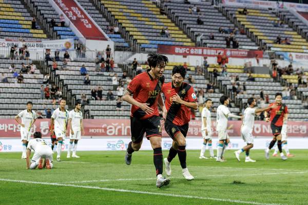경남FC 박재환이 28일 안산과 경기에서 후반 추가 시간 극적인 골을 넣고 기뻐하고 있다. /프로축구연맹