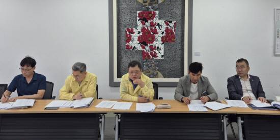 28일 오전 박명균 경남도 행정부지사 주재로 실국본부장회의가 열려 대전 국가정보자원관리원 화재 피해및 대책을 논의하고 있다.사진=경남도