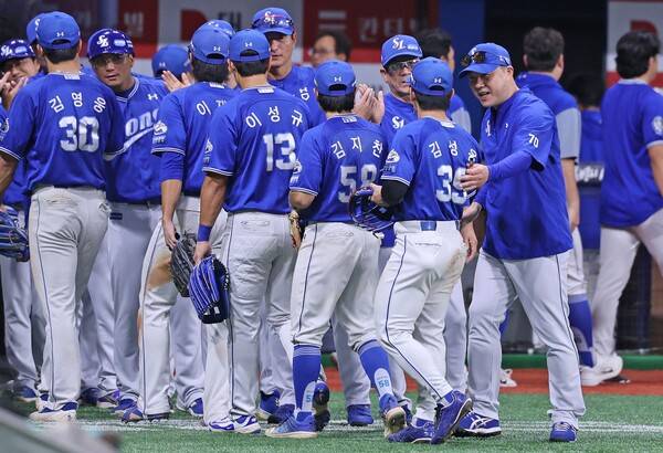 승리의 기쁨을 만끽하는 삼성(사진=삼성)