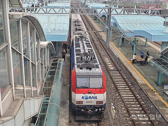 목포역에서 다음 운행을 준비중인 기차 모습.최류빈기자 rubi@mdilbo.com