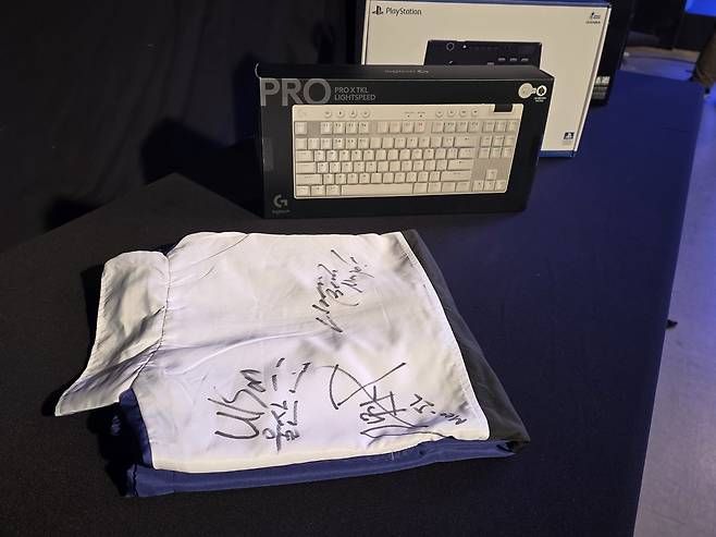 - 럭키드로우 상품으로 사인 유니폼, 로지텍 게이밍 키보드, 권바 스틱, PS5가 제공됐다