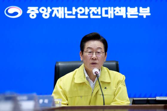 오늘(28일) 오후 정부서울청사에서 열린 중앙재난안전대책본부 회의를 주재하는 이재명 대통령 〈사진=연합뉴스〉