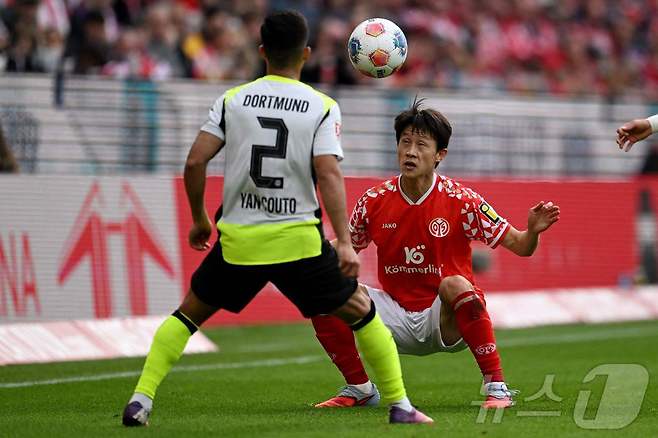 마인츠의 이재성(오른쪽)ⓒ AFP=뉴스1