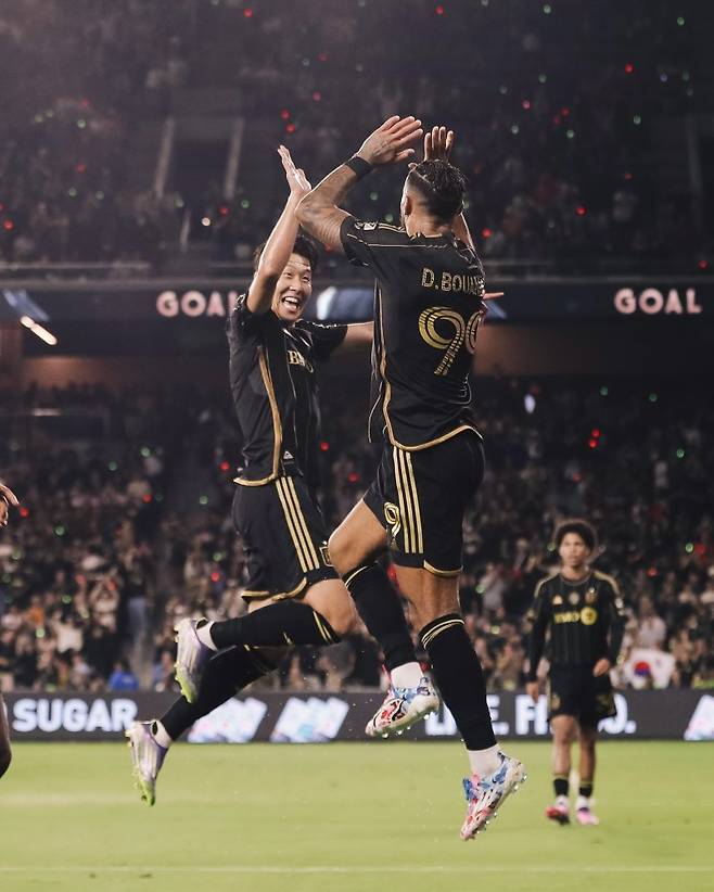 LAFC 득점을 합작한 손흥민과 부앙가.뉴시스