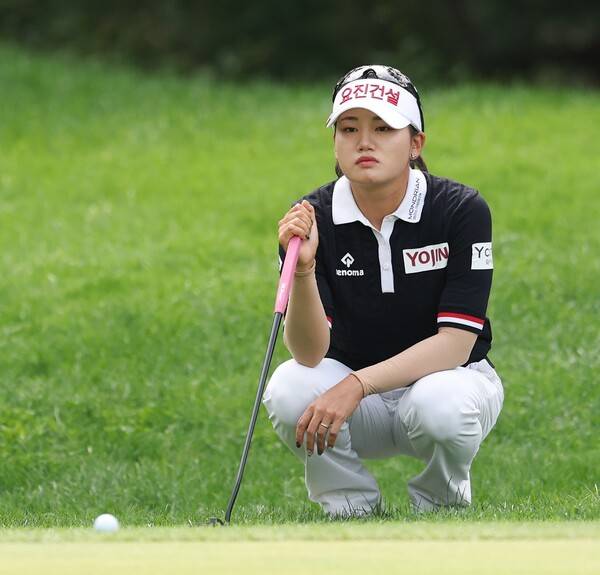 2025년 한국여자프로골프(KLPGA) 투어 메이저 대회 하이트진로 챔피언십 우승 경쟁에 뛰어든 노승희 프로가 3라운드에서 경기하는 모습이다. 사진제공=KLPGA (사진을 무단으로 사용하지 마십시오.)