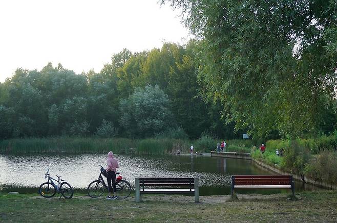 ‘카바티 우즈’에서 여유로운 시간을 보내는 사람들. 장보영 제공