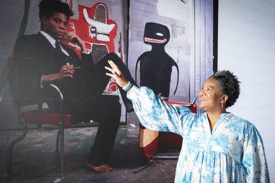 22일 서울 동대문디자인플라자(DDP)에서 만난 장 미셸 바스키아의 여동생 제닌 에리보. ‘장 미셸 바스키아: 과거와 미래를 잇는 상징적 기호들’ 전시에 맞춰 처음 한국에 왔다. 전민규 기자