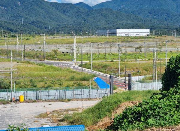 경남도와 사천시가 조성 중인 우주항공복합도시 부지 모습.  정옥재 기자