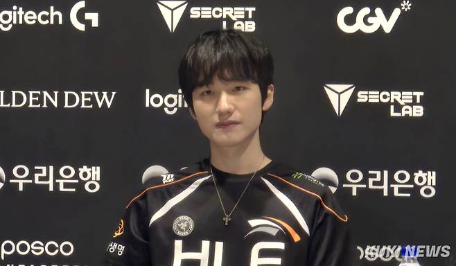 ‘피넛’ 한왕호가 28일 오후 2시 인천 인스파이어 아레나에서 열린 젠지와 ‘2025 LCK 결승전’이 끝난 뒤 기자회견에 임하고 있다. 김영건 기자