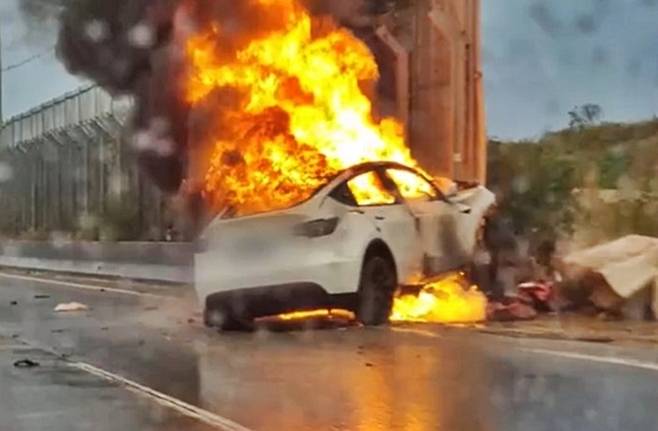 전기차 화재 장면 [사진출처=KBS 보도화면]