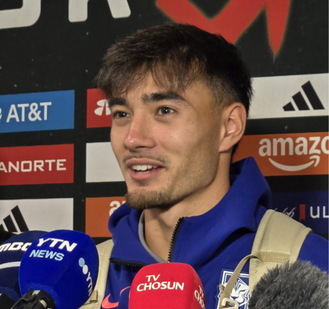 옌스 카스트로프가 10일(한국시간) 미국 테네시주 내슈빌의 지오디스파크에서 열린 멕시코와의 친선경기를 마치고 공동 취재구역에서 취재진과 인터뷰를 하고 있다. 사진=연합뉴스 제공