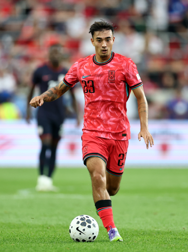 6일(현지시간) 미국 뉴저지주 해리슨 스포츠일러스트레이티드 스타디움에서 열린 한국 대 미국 친선경기에서 대표팀에 첫 발탁된 옌스 카스트로프가 드리블 돌파를 하고 있다. 사진=연합뉴스 제공