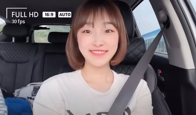 루게릭병으로 투병 생활을 이어오던 유튜버 '필승쥬'가 사망했다. 사진은 생전 필승쥬의 모습. /사진=유튜브 캡처