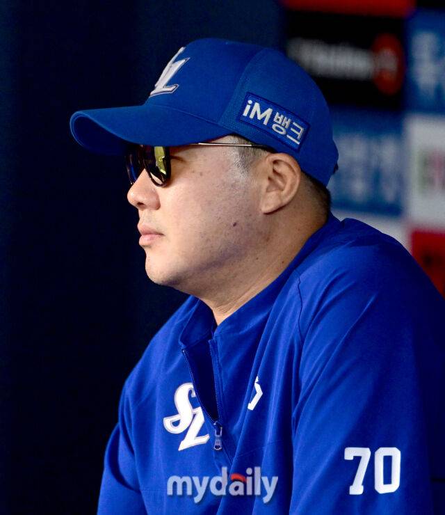 2025년 8월 27일 오후 서울 잠실구장에서 열린 '2025 신한 SOL뱅크 KBO 리그' 삼성 라이온즈와 두산 베어스의 경기. 삼성 박진만 감독이 지켜보고 있다./마이데일리