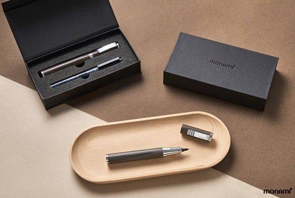 [서울=뉴시스] '모나미 서명용 펜' 1000세트 한정 판매. (사진=모나미 제공) 2025.09.26. photo@newsis.com *재판매 및 DB 금지