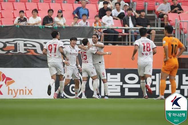 [서울=뉴시스] 프로축구 K리그1 수원FC. (사진=한국프로축구연맹 제공) *재판매 및 DB 금지