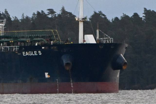 지난해 12월 30일 핀란드만의 포르부 킬필라티 항구 근처에 유조선 이글S가 정박해 있다. 연합뉴스