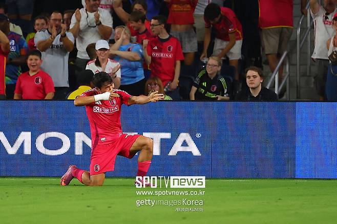 ▲ 손흥민은 월드클래스로서 MLS의 새로운 이정표를 써 내려가고 있고, 정상빈은 새로운 도약을 꿈꾸며 도전이 한창이다. 롤모델 선후배가 미국 무대에서 맞붙는 이번 경기는 한국 축구 팬들에게도 잊지 못할 장면을 남길 전망이다.