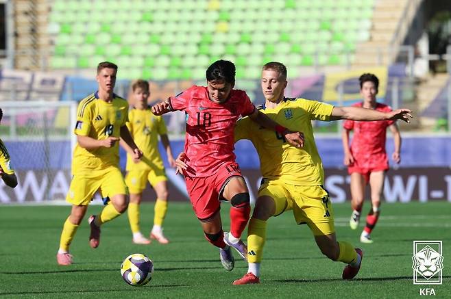 ▲ 28일 칠레 발파라이소 엘리아스 피게로아 브란데르 스타디움에서 한국과 우크라이나의 2025 FIFA U-20 월드컵 조별리그 첫 경기가 열렸다. 한국은 전반에만 2골을 허용하면서 1차전을 아쉽게 패했다. ⓒ 대한축구협회