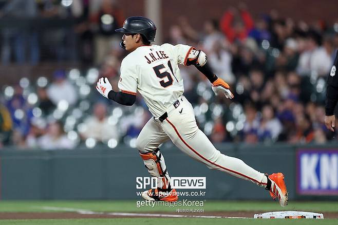 ▲ 이정후는 29일 최종전에서 3루타 하나를 기록할 경우 스즈키 이치로가 가지고 있는 아시아 선수 한 시즌 최다 3루타 기록을 경신한다