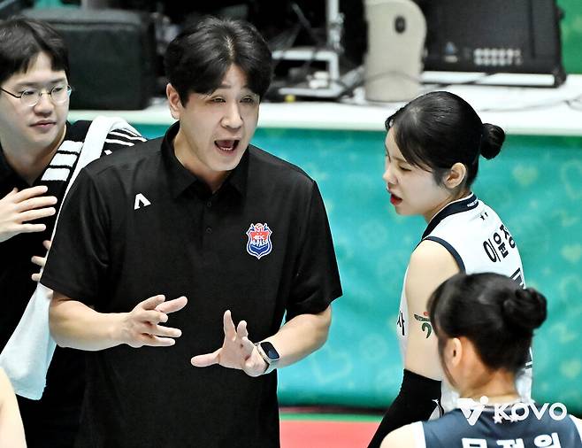 ▲ 한국도로공사 김종민 감독 ⓒKOVO