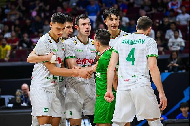 득점 후 기뻐하는 불가리아 남자배구 대표팀 선수들 [FIVB 홈피 캡처. 재판매 및 DB 금지]