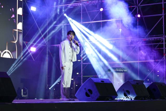 거제시는 지난 27·28일 양일간 고현항 특설 무대와 라온체육공원 일원에서 제31회 거제시민의 날 기념행사를 열었다. 거제시 제공