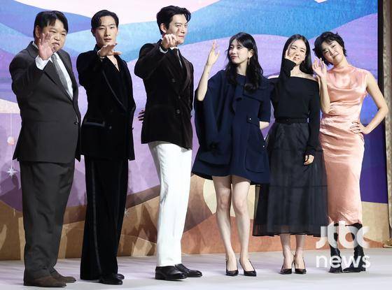 29일 오후 서울 조선 팰리스 호텔에서 넷플릭스 시리즈 '다 이루어질지니' 제작발표회가 열렸다. 배우 김우빈, 수지, 안은진, 노상현, 고규필, 이주영이 참석했다. 박세완 엔터뉴스팀 기자 park.sewan@jtbc.co.kr