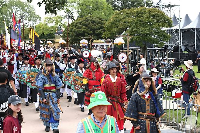 지난 27일 해미읍성 일원에서 진행된 제22회 서산해미읍성축제에서 태종대왕행렬 모습(서산시 제공. 재판매 및 DB금지)2025.9.29/뉴스1