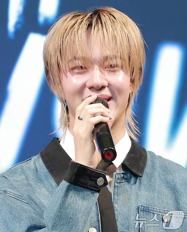 태국의 ‘국민 아들’ 누뉴 차와린이 29일 서울 강남구 라움 체임버홀에서 가진 한국 데뷔 싱글 ‘LEAVE ME WITH YOUR LOVE’의 발매 기념 기자간담회에 참석해 인사말을 하고 있다. 2025.9.29/뉴스1 ⓒ News1 권현진 기자