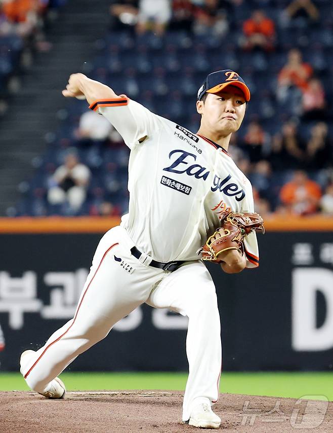 29일 대전 한화생명볼파크에서 열린 프로야구 '2025 신한 SOL 뱅크 KBO리그' 한화이글스 대 LG트윈스 경기에서 한화 선발 정우주가 투구하고 있다. 2025.9.29/뉴스1 ⓒ News1 김기남 기자