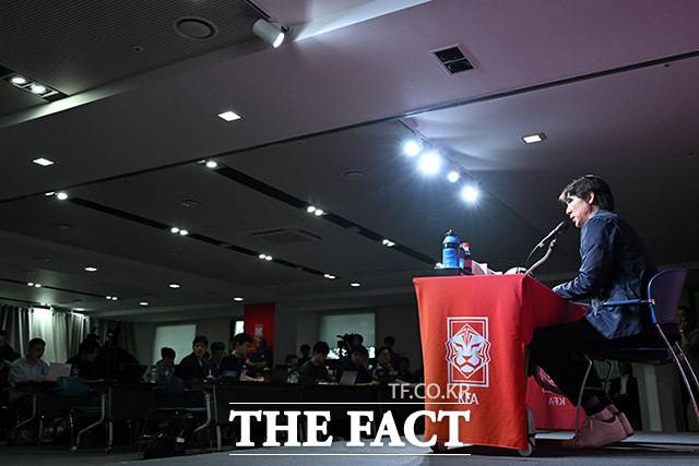 브라질과 파라과이 만나는 대표팀. 10월 A매치 소집명단 발표하는 홍 감독.