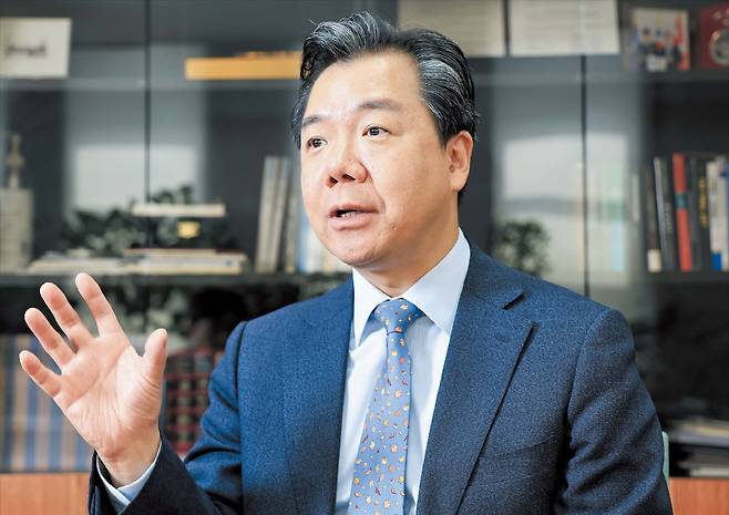 이재승 고려대 장 모네 석좌 교수 겸 일민국제관계연구원장은 23일 “국제 질서 전환기에 한국이 생존하기 위해서는 기존의 국제 관계를 토대로 준동맹을 확대해야 한다”며 프랑스, 독일 등이 속해 있는 유럽연합(EU) 27국과 영국 등 유럽 국가와의 준동맹을 강조했다./박성원 기자