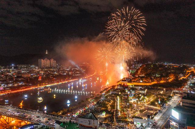 진주남강유등축제. 진주시 제공