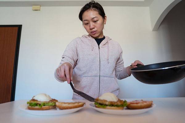 아침 식사에 단백질 비율을 높이면 포만감을 오래 유지하고 근육 생성을 촉진하는 등 건강 이점이 있다./사진=클립아트코리아