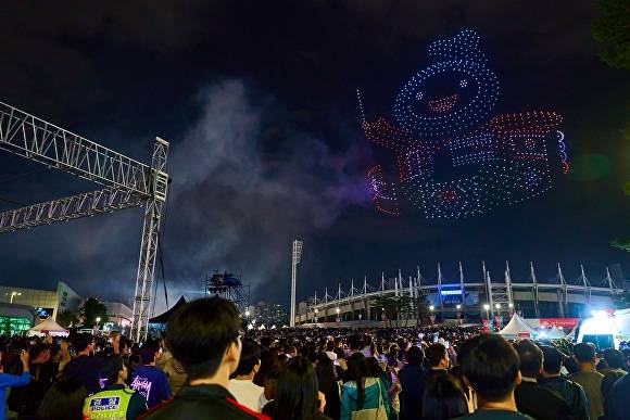 천안흥타령춤축제 2025 폐막식 드론 라이트쇼 [사진=천안시]