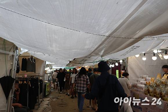 32회 증평인삼골축제 야시장 구간 천막 모습. 2025. 09. 28. [사진=장예린 기자]