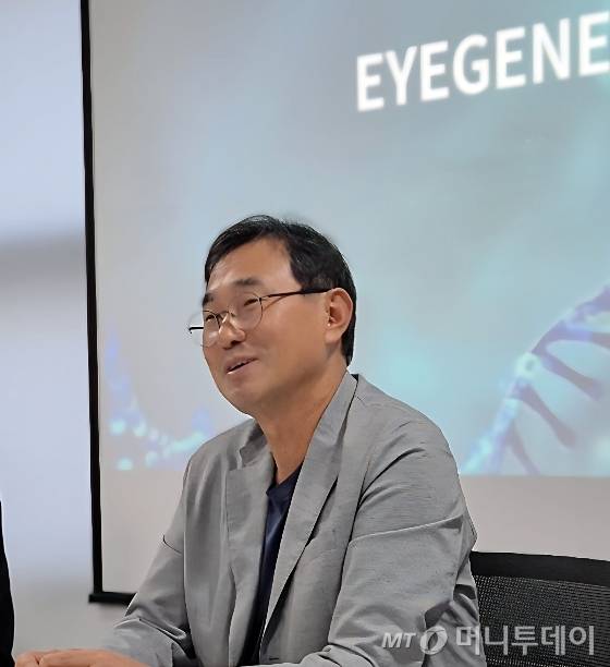 최석근 아이진 대표가 회사의 유전자 재조합 보툴리눔 톡신 사업 계획에 대해 설명하고 있다. /사진=정기종 기자