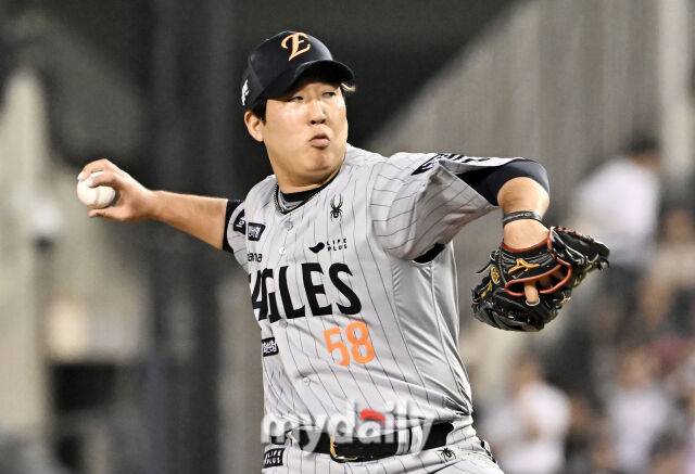 27일 오후 서울 잠실야구장에서 진행된 '2025 프로야구 KBO리그' LG트윈스와 한화이글스의 경기. 한화 박상원이 역투하고 있다./마이데일리