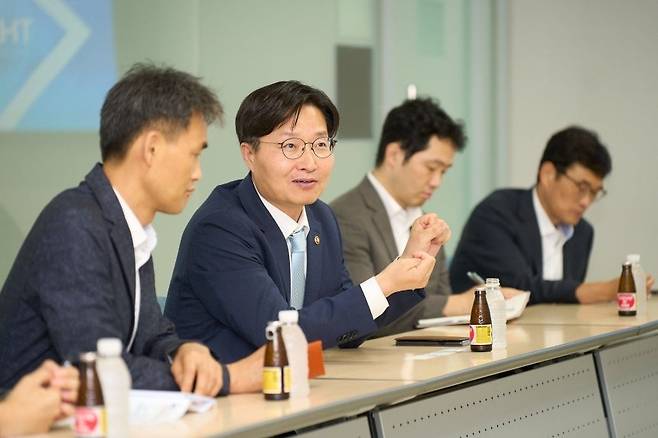 구혁채 과학기술정보통신부 1차관이 ‘과학기술인재 유출방지·유치 TF’ 제2차 회의에서 발언하고 있다.[과기정통부 제공]