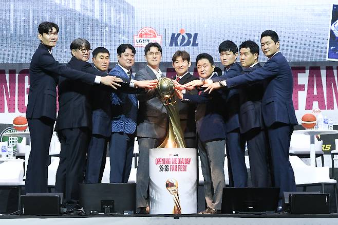 프로농구 10개 구단 사령탑. KBL 제공