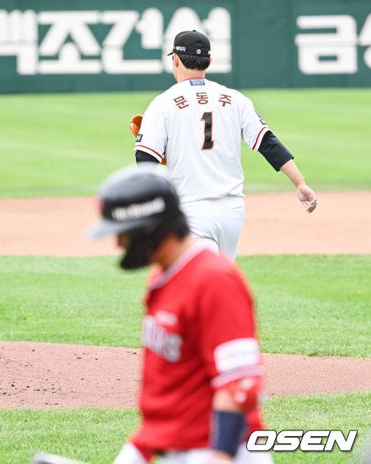 [OSEN=대전, 박준형 기자] 3일 오후 대전 한화생명이글스파크에서 ‘2022 신한은행 SOL KBO리그’ 한화 이글스와 SSG 랜더스의 경기가 진행된다.1회초 1사 1,3루 한화 선발투수 문동주가 SSG 최정을 삼진 아웃 처리했다. 2022.10.03 / soul1014@osen.co.kr