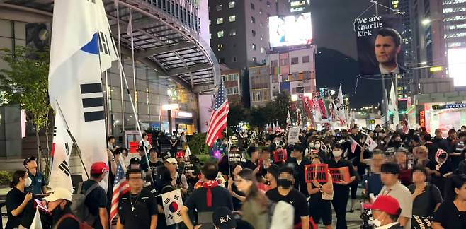 9월16일 자유대학은 서울 중구 명동 거리 외곽을 한 바퀴 도는 침묵 행진을 벌였다. ⓒ자유대학 유튜브 화면 갈무리