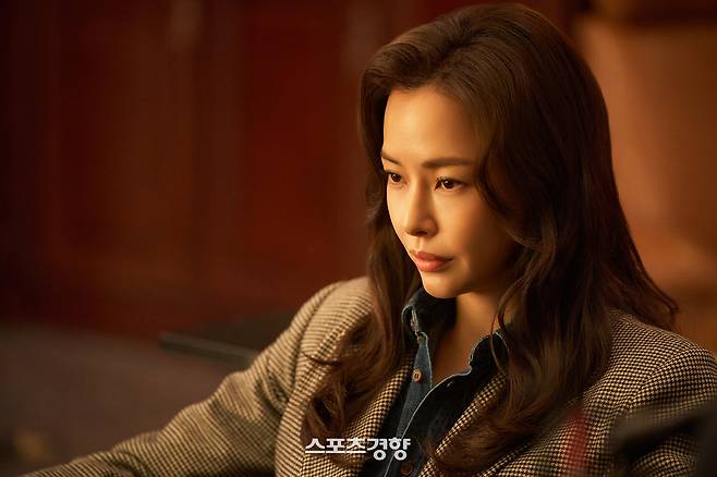 탈세 등의 논란으로 횡령 및 배임 혐의로 고발된 배우 이하늬가 불입건 처분을 받았다. 넷플릭스 제공