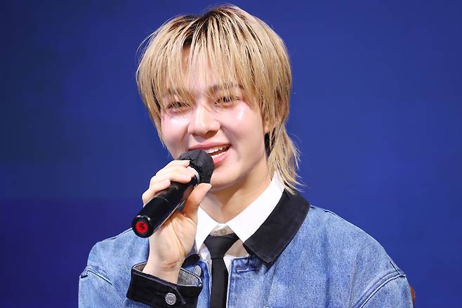 태국 가수 누뉴 차와린이 29일 오후 서울 강남구 라움아트센터에서 열린 싱글 ‘리브 미 위드 유어 러브(LEAVE ME WITH YOUR LOVE)’ 발매 기념 기자간담회에서 질문에 답하고 있다. 연합뉴스