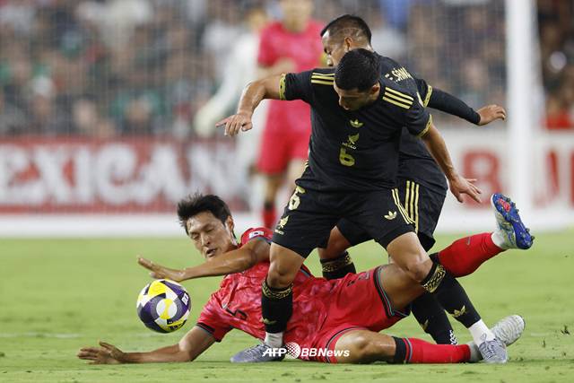 경기에 집중하는 박용우(왼쪽). /AFPBBNews=뉴스1