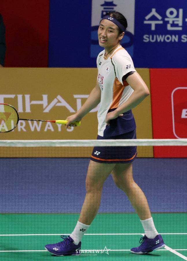 안세영이 야마구치와 결승에서 실점 후 허탈한 표정을 짓고 있다. /사진=김진경 대기자