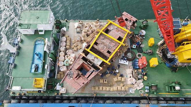 '고려 난파선' 재현을 위한 작업 모습  [국립해양유산연구소 제공. 재판매 및 DB 금지]