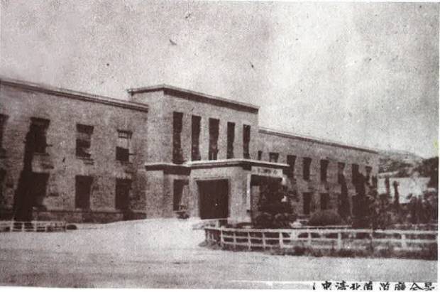 일제시대와 한국전쟁을 겪은 1953년 충북도청 전경.