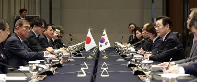 이재명 대통령이 30일 부산 누리마루 APEC 하우스에서 열린 이시바 시게루 일본 총리와의 한일 정상회담에서 발언하고 있다. 연합뉴스